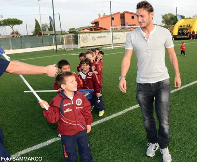 Francesco Totti apre la stagione 2012/13 nella sua Scuola Calcio alla Longarina