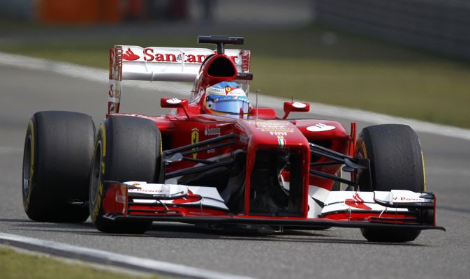 La Ferrari di Alonso domina in Formula 1 al GP Cina. Raikkonen e Hamilton completano il podio. Vettel 4° e Webber fuori.
