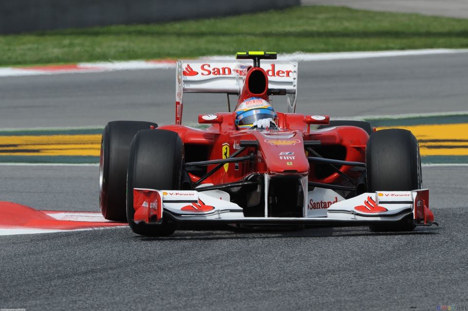 Nel Gp del Bahrain succede di tutto. Grande prova di forza della Red Bull di Vettel che torna a dominare ma in casa Ferrari si può recriminare. Ferrari, Alonso e quel bicchiere mezzo pieno