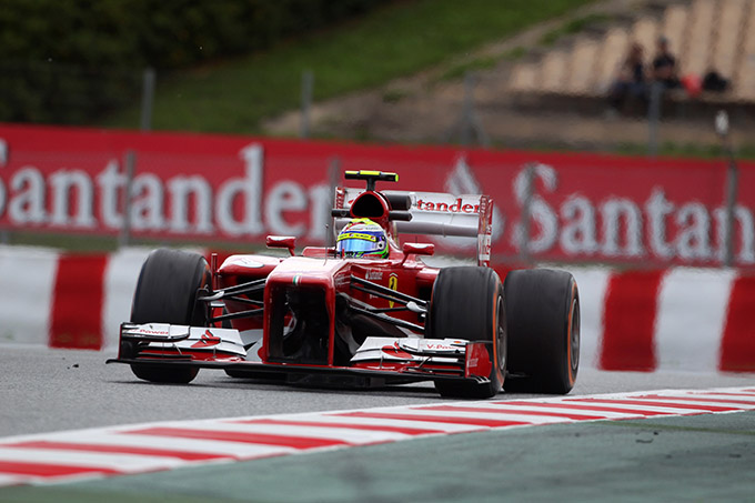 Nel Gp di Spagna, al via alle 14, delude la Ferrari di Alonso, solo 5° posto. Vola la Mercedes, Pole di Rosberg e 2° Hamilton. Massa penalizzato