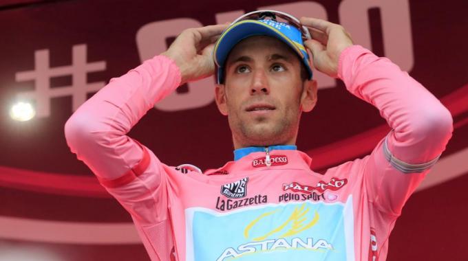 Rigoberto Uran vince la decima tappa del Giro d’Italia. Quarta vittoria di tappa in carriera per il colombiano del Team Sky. Nibali ancora in Maglia Rosa
