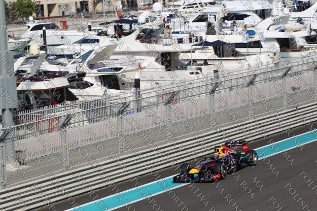 F1 – Novità nel GP ad Abu Dhabi. E’ Webber a conquistare la Pole Position e Vettel “solo” secondo. Male come previsto le Ferrari. Alonso 11°