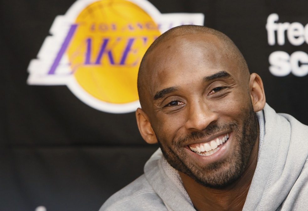 Polisportiva Roma | News Basket – Kobe Bryant felice per il biennale da 48,5 milioni di dollari che lo legherà ancora ai Lakers in NBA
